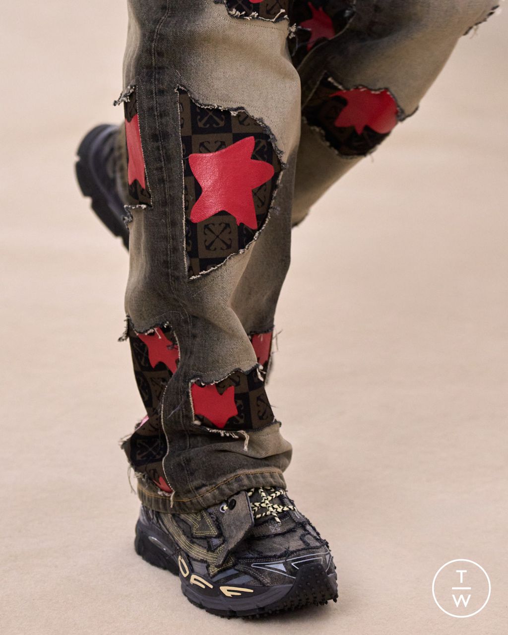 Fashion Week Paris Fall/Winter 2025 look 40 from the Off-White collection 女装配饰