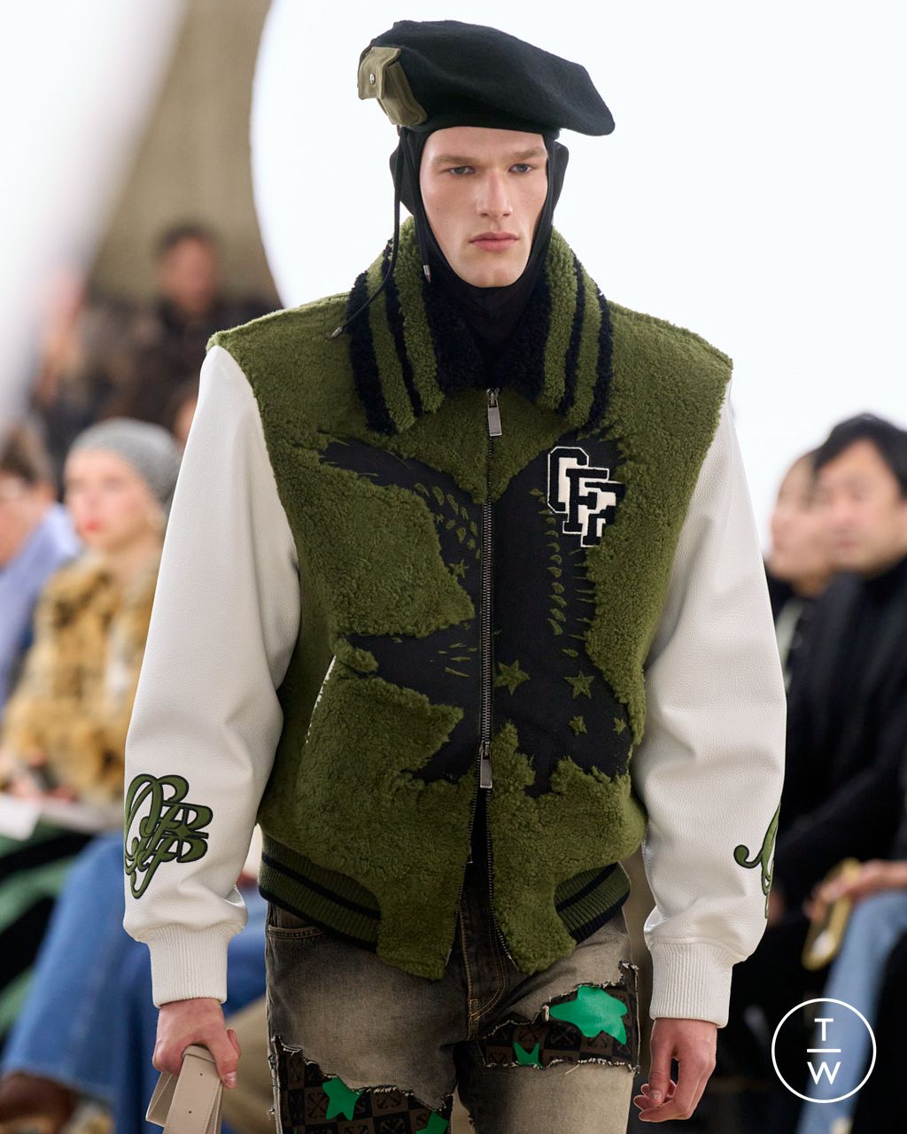 Fashion Week Paris Fall/Winter 2025 look 41 from the Off-White collection 女装配饰