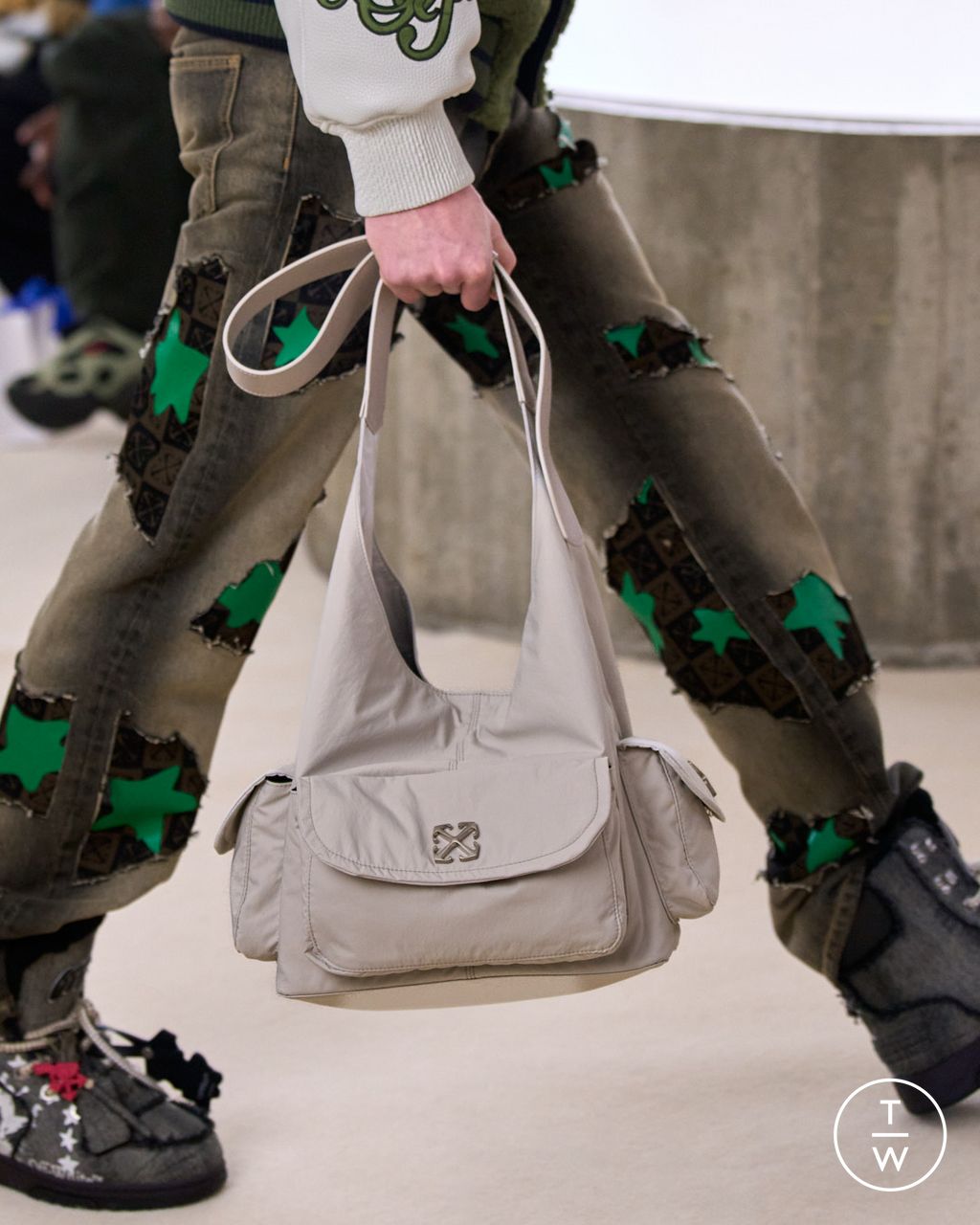 Fashion Week Paris Fall/Winter 2025 look 42 from the Off-White collection womenswear accessories
