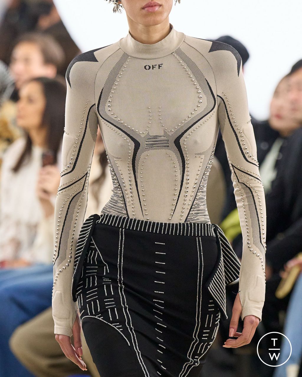 Fashion Week Paris Fall/Winter 2025 look 44 from the Off-White collection 女装配饰