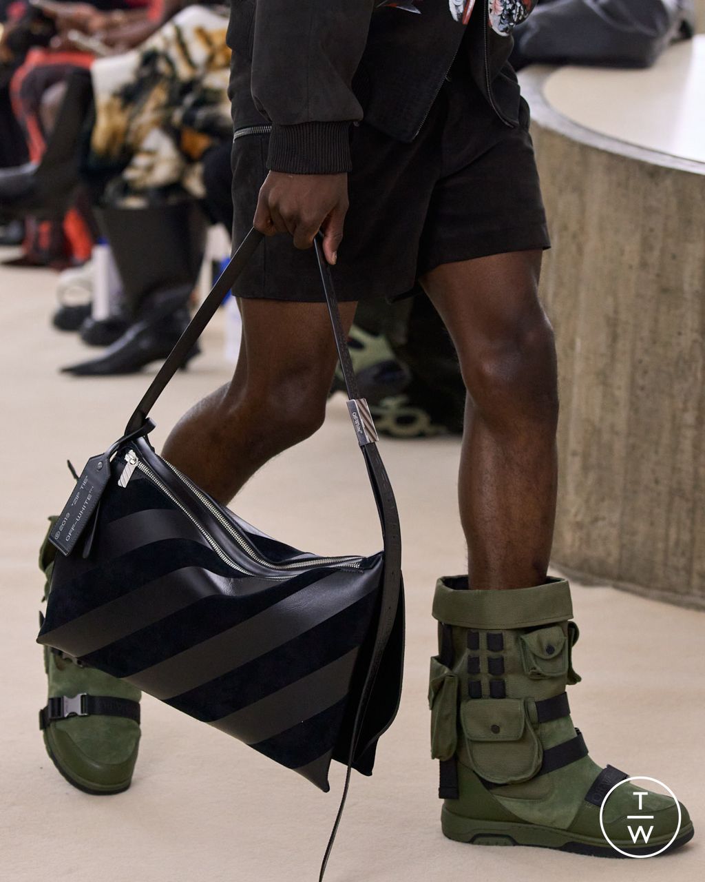 Fashion Week Paris Fall/Winter 2025 look 46 from the Off-White collection womenswear accessories
