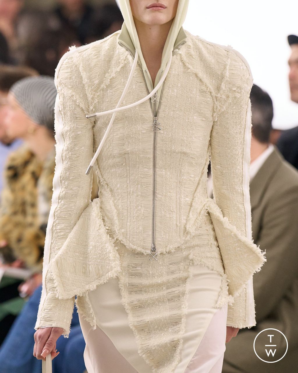 Fashion Week Paris Fall/Winter 2025 look 54 from the Off-White collection 女装配饰