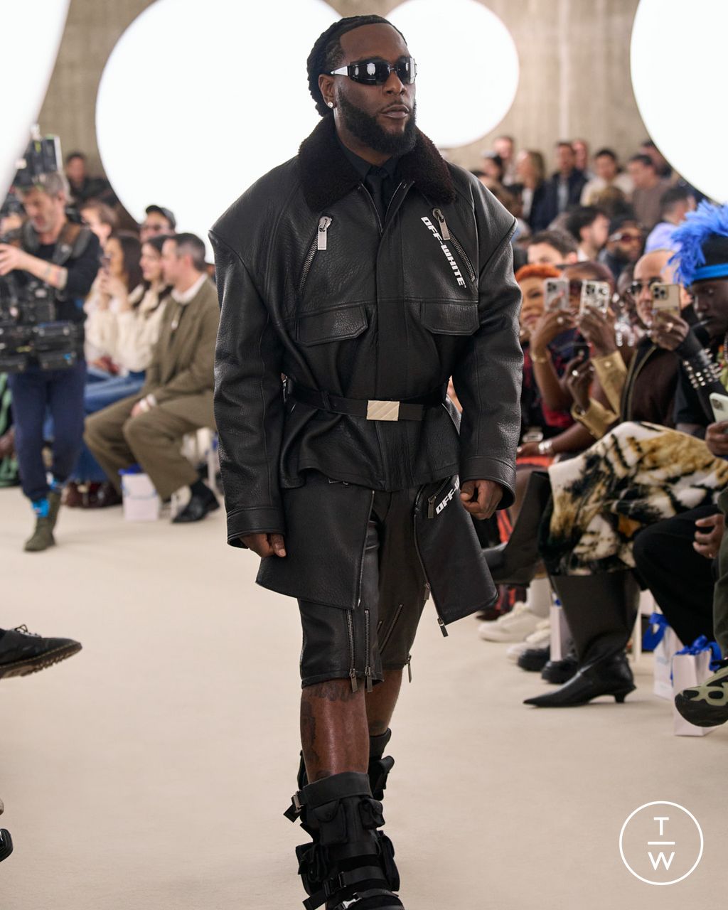 Fashion Week Paris Fall/Winter 2025 look 57 from the Off-White collection 女装配饰