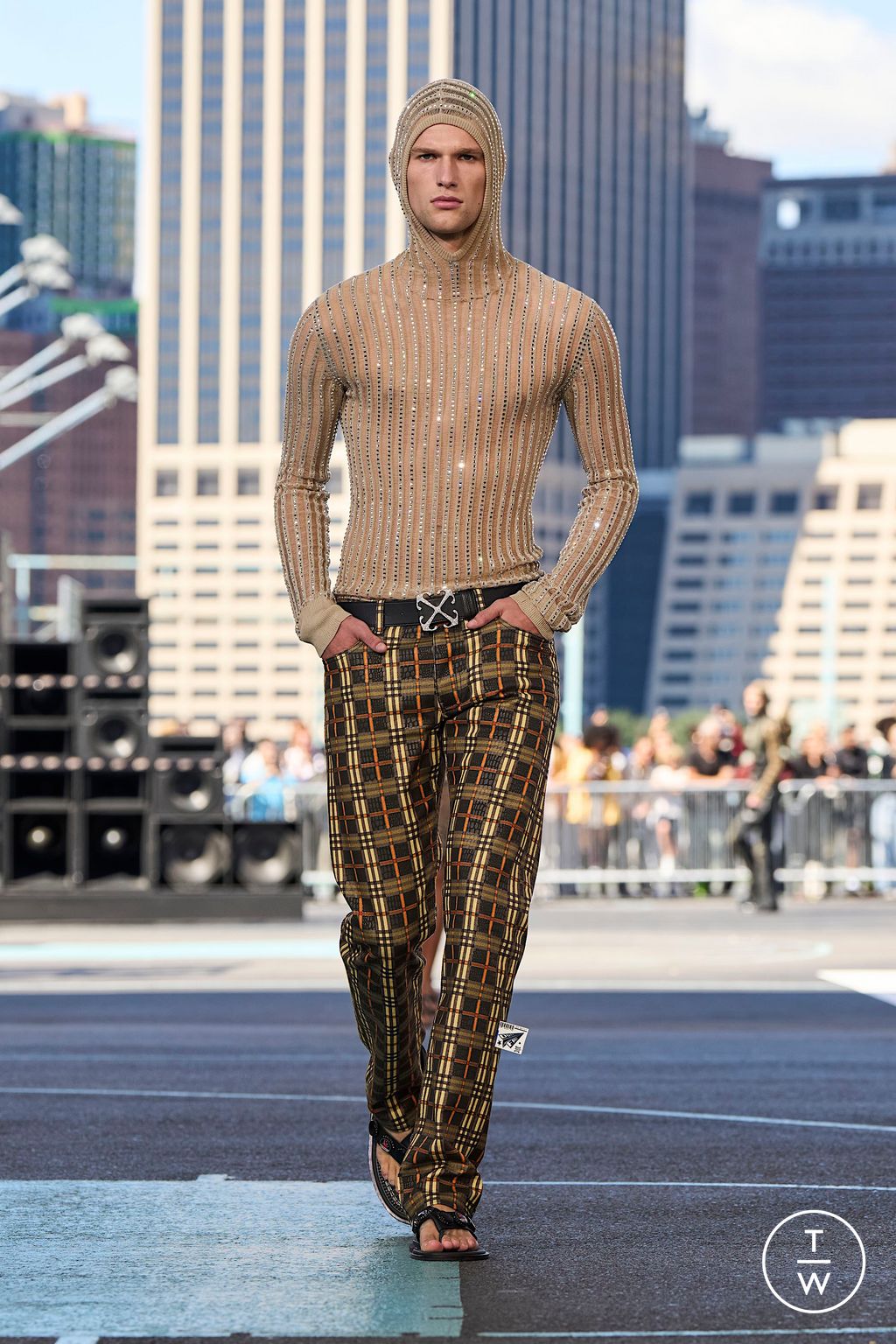 Fashion Week New York Spring/Summer 2025 look 21 from the Off-White collection womenswear
