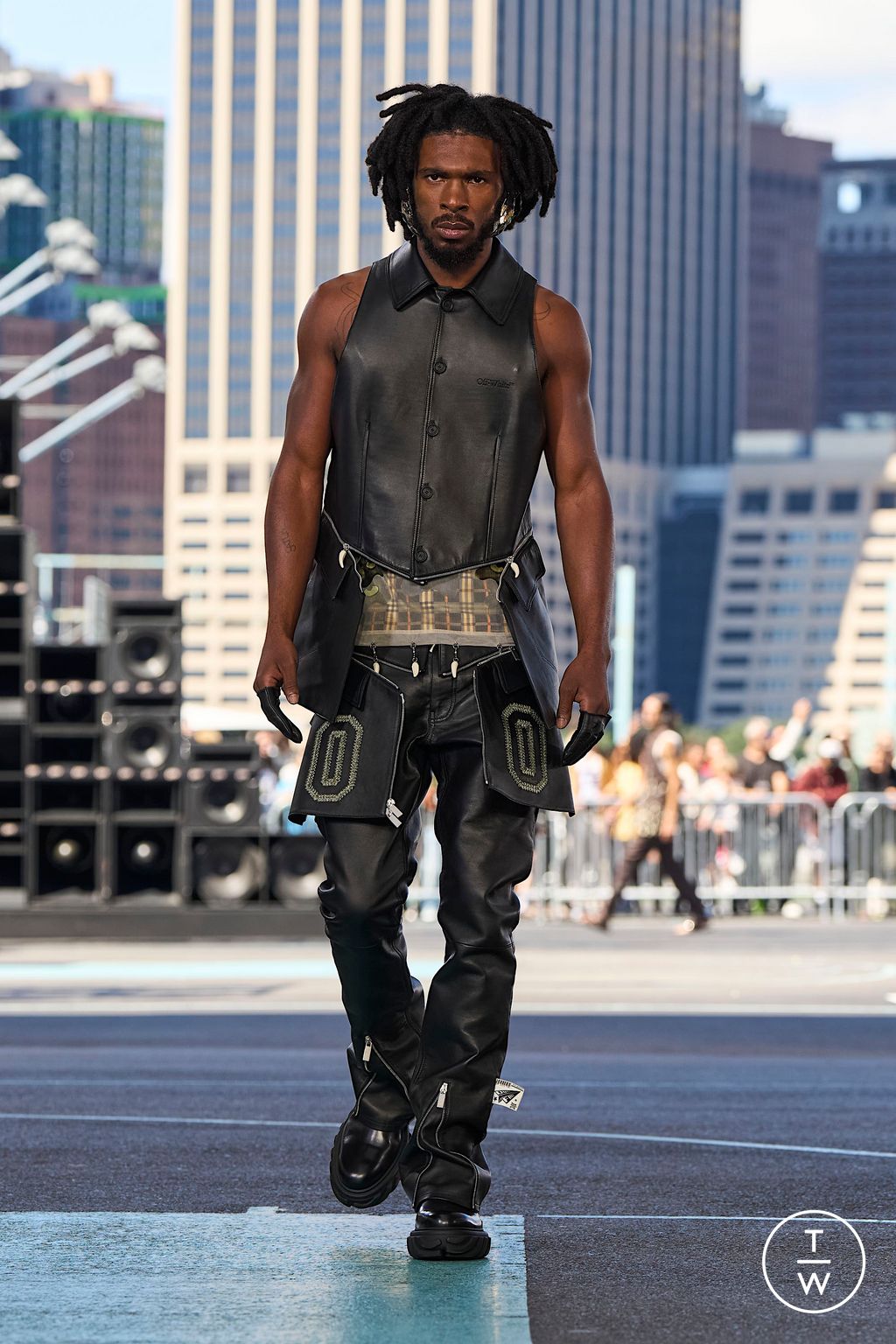 Fashion Week New York Spring/Summer 2025 look 31 from the Off-White collection womenswear