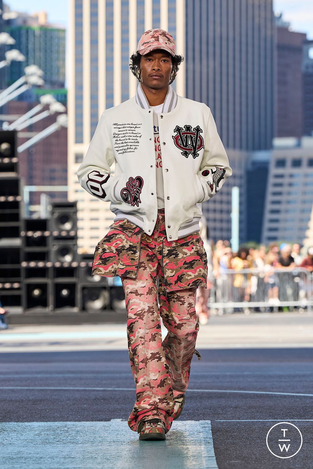 Fashion Week New York Spring/Summer 2025 look 36 from the Off-White collection womenswear