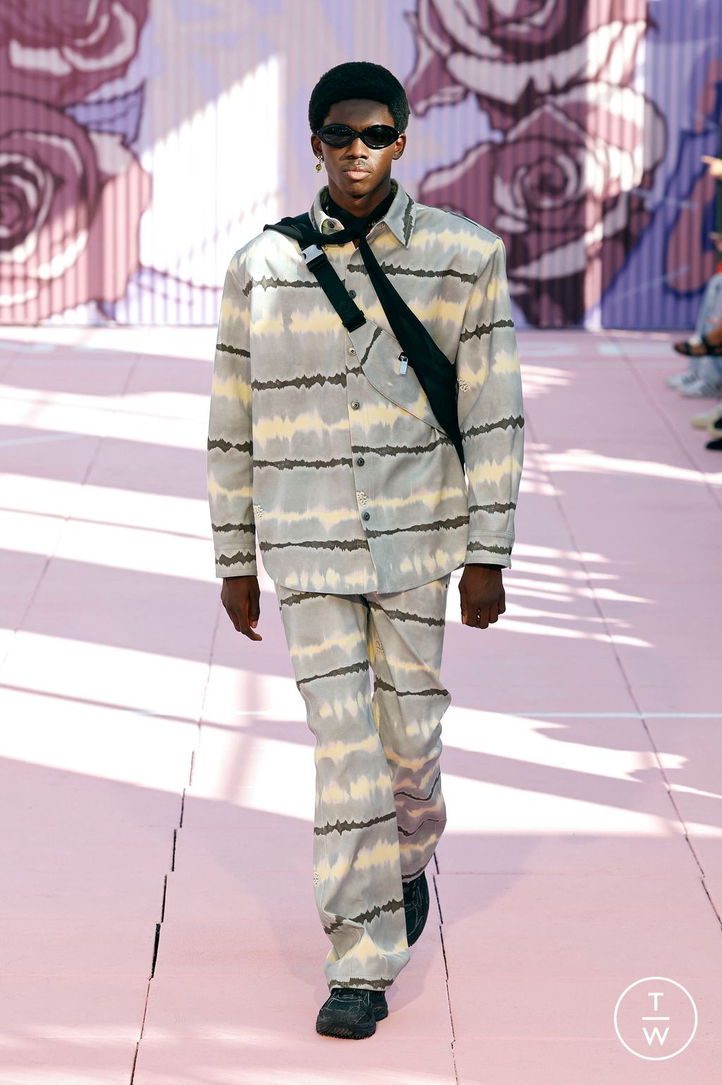Fashion Week New York Spring/Summer 2026 look 33 from the Off-White collection womenswear