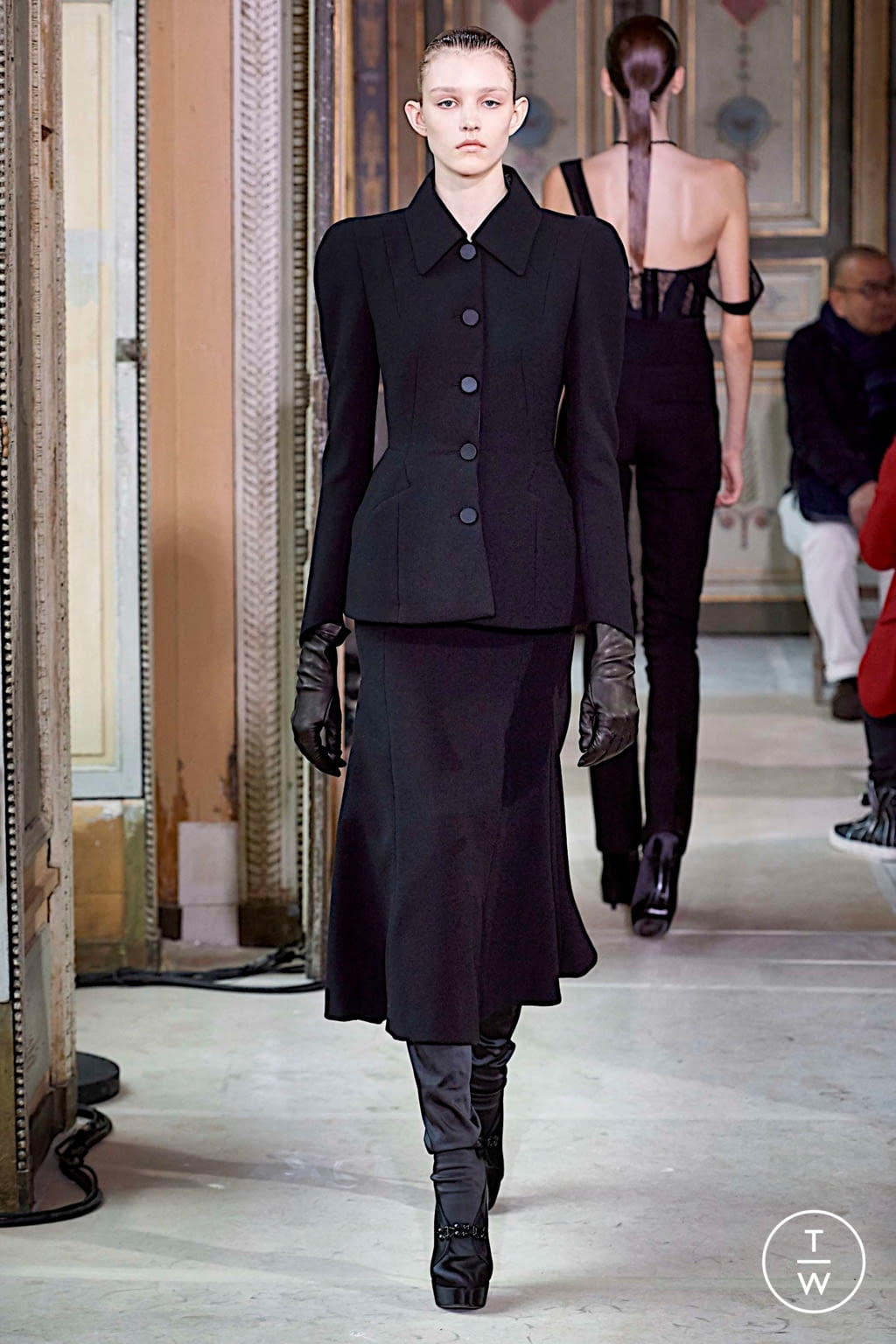 Fashion Week Paris Fall/Winter 2019 look 2 from the Olivier Theyskens collection 女装