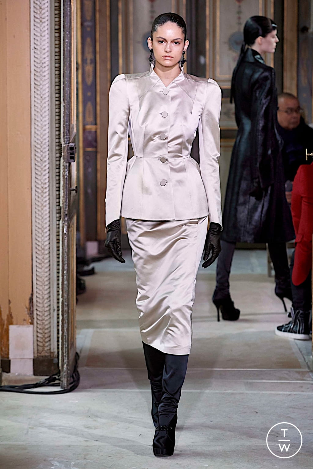 Fashion Week Paris Fall/Winter 2019 look 7 from the Olivier Theyskens collection womenswear