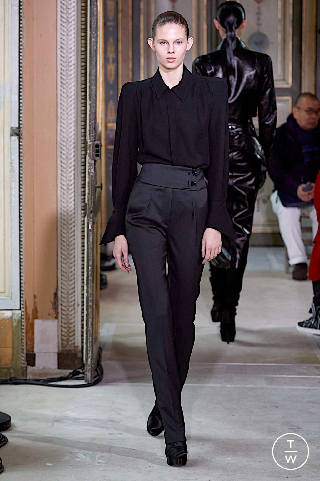 Fashion Week Paris Fall/Winter 2019 look 20 from the Olivier Theyskens collection 女装