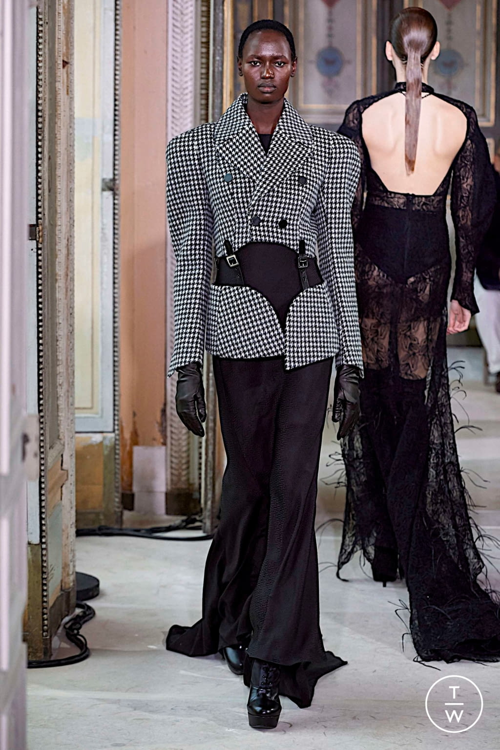 Fashion Week Paris Fall/Winter 2019 look 32 de la collection Olivier Theyskens womenswear