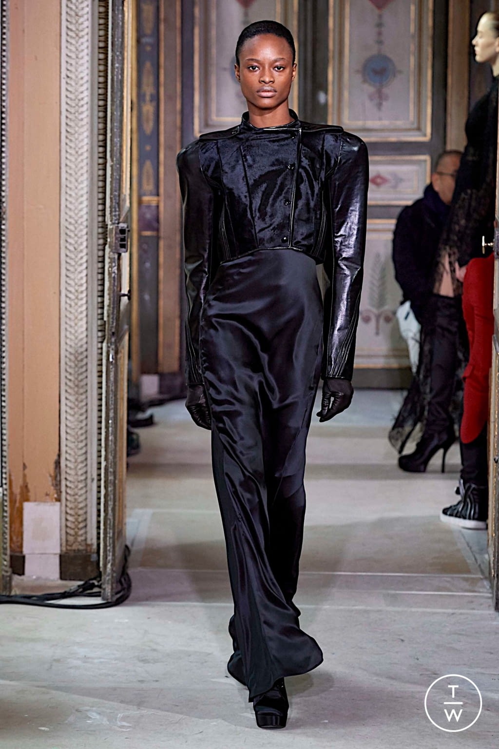 Fashion Week Paris Fall/Winter 2019 look 33 from the Olivier Theyskens collection 女装