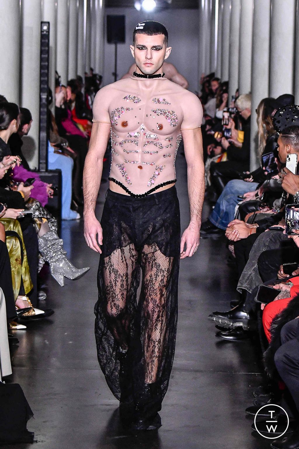 Fashion Week Paris Spring/Summer 2024 look 4 from the On Aura Tout Vu collection couture