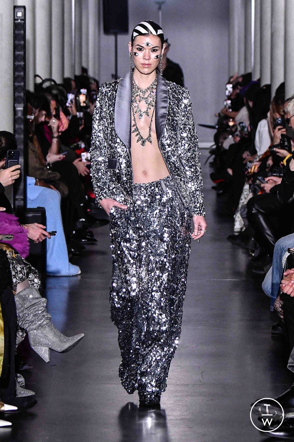 Fashion Week Paris Spring/Summer 2024 look 8 de la collection On Aura Tout Vu couture