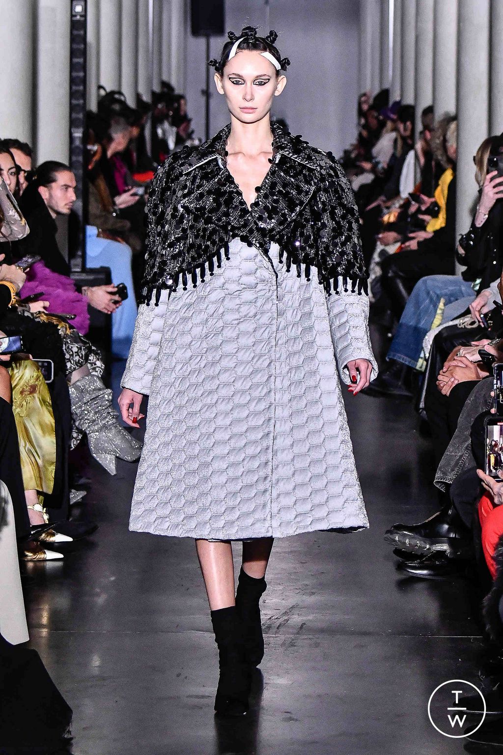 Fashion Week Paris Spring/Summer 2024 look 9 de la collection On Aura Tout Vu couture