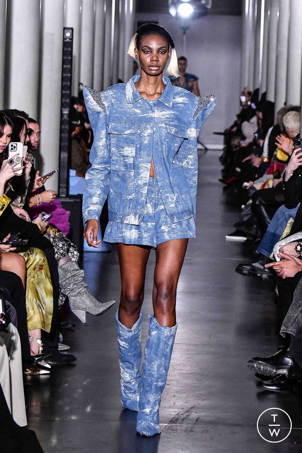 Fashion Week Paris Spring/Summer 2024 look 12 from the On Aura Tout Vu collection 高级定制