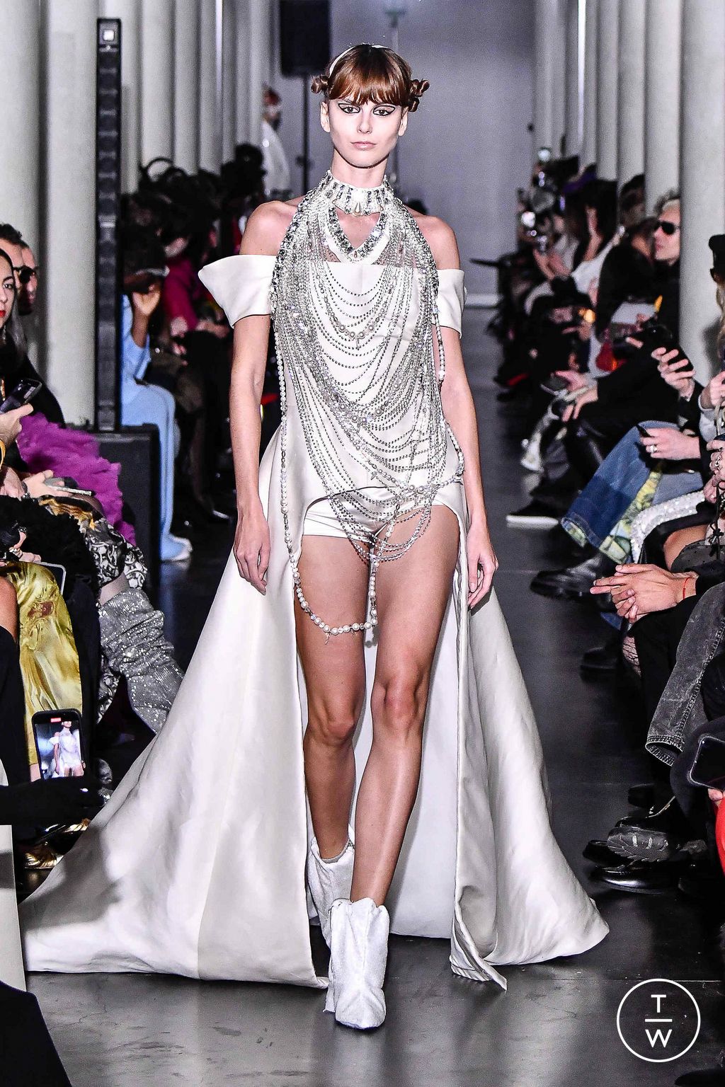 Fashion Week Paris Spring/Summer 2024 look 17 de la collection On Aura Tout Vu couture