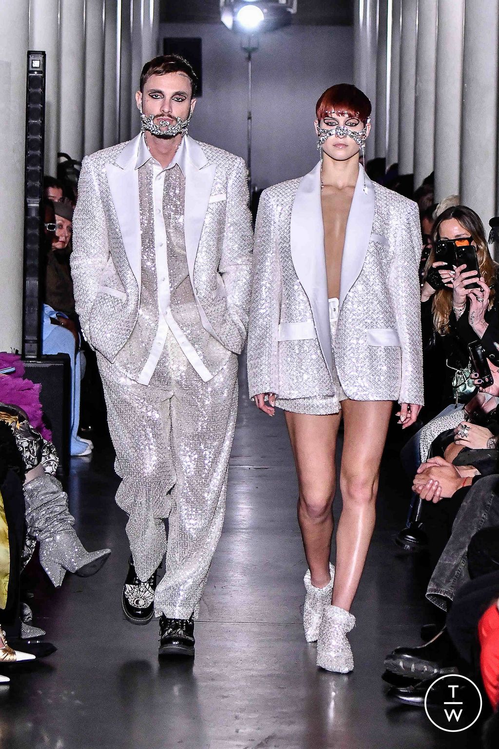 Fashion Week Paris Spring/Summer 2024 look 18 from the On Aura Tout Vu collection couture