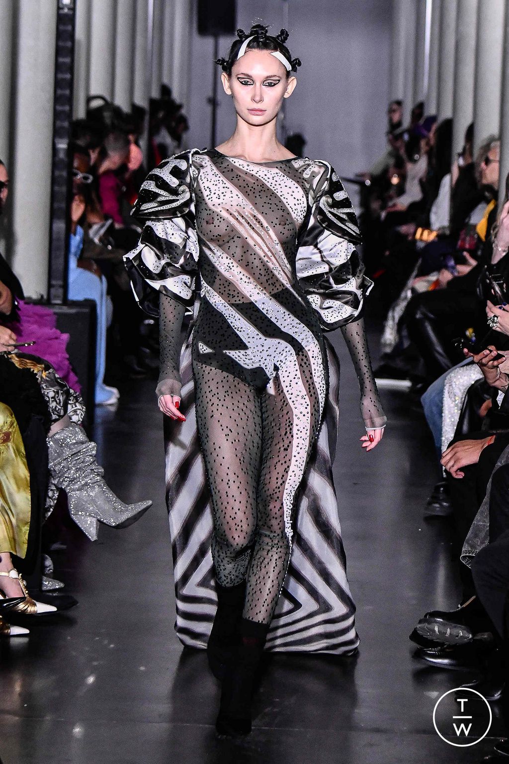 Fashion Week Paris Spring/Summer 2024 look 21 from the On Aura Tout Vu collection couture