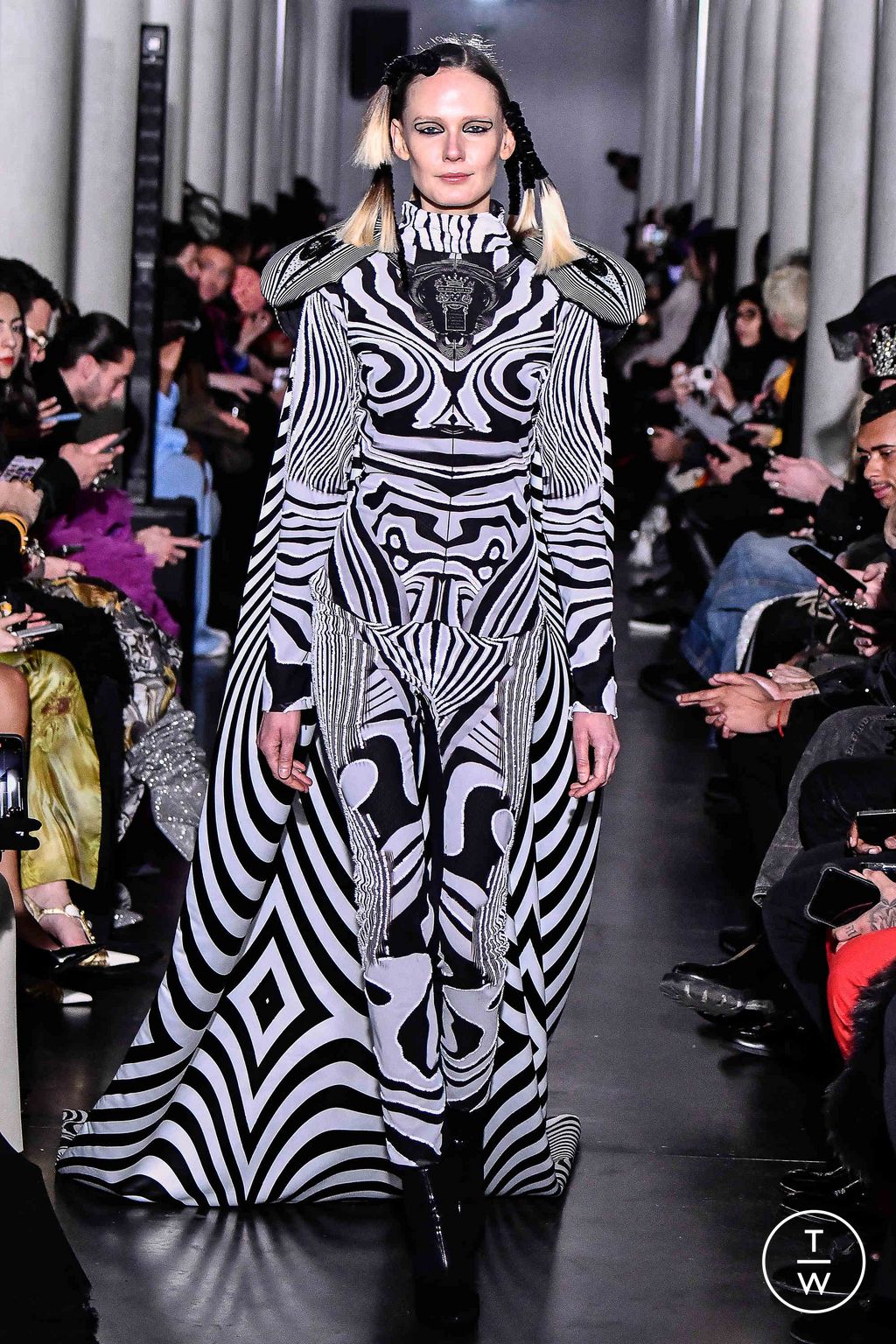 Fashion Week Paris Spring/Summer 2024 look 26 from the On Aura Tout Vu collection 高级定制