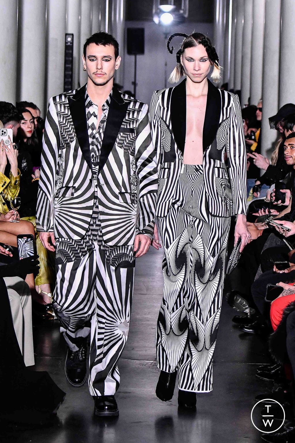 Fashion Week Paris Spring/Summer 2024 look 28 de la collection On Aura Tout Vu couture