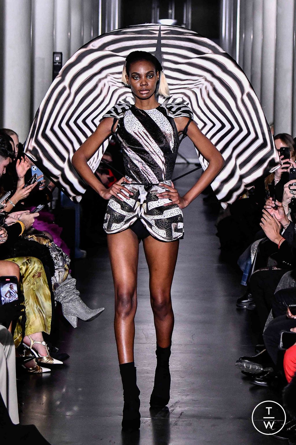 Fashion Week Paris Spring/Summer 2024 look 29 de la collection On Aura Tout Vu couture