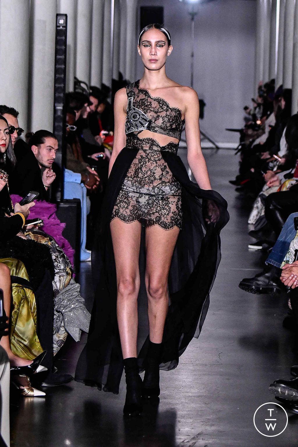 Fashion Week Paris Spring/Summer 2024 look 33 de la collection On Aura Tout Vu couture