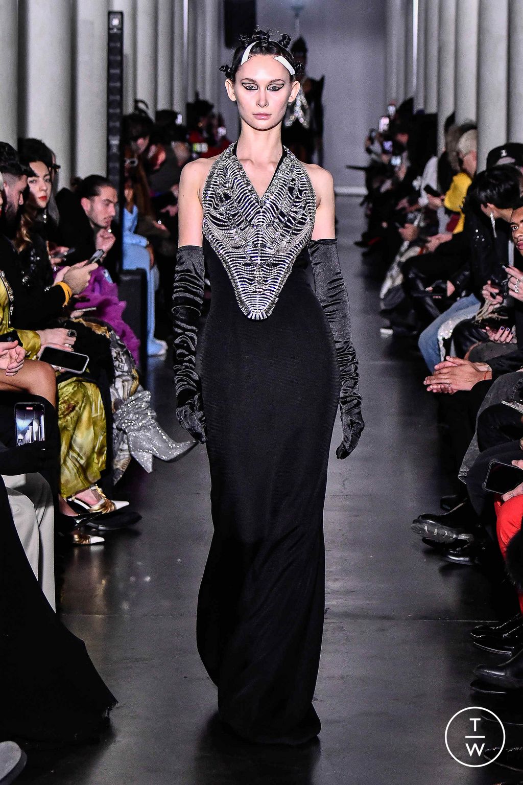 Fashion Week Paris Spring/Summer 2024 look 35 from the On Aura Tout Vu collection couture
