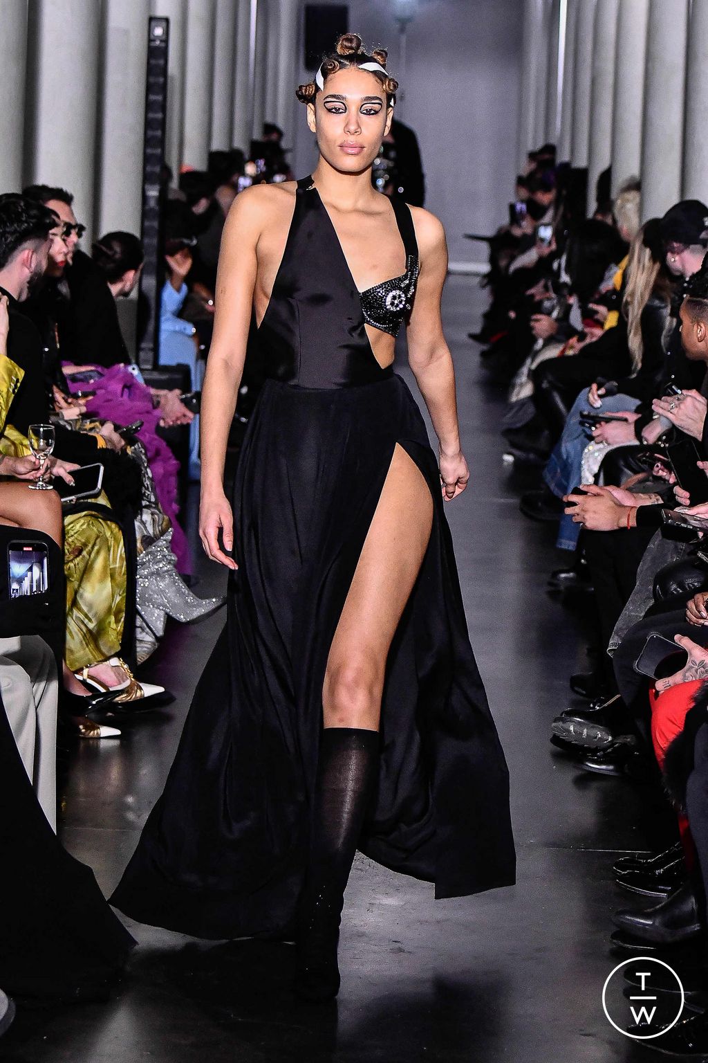 Fashion Week Paris Spring/Summer 2024 look 37 from the On Aura Tout Vu collection couture