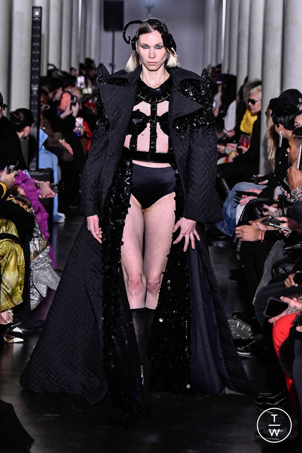 Fashion Week Paris Spring/Summer 2024 look 41 from the On Aura Tout Vu collection couture