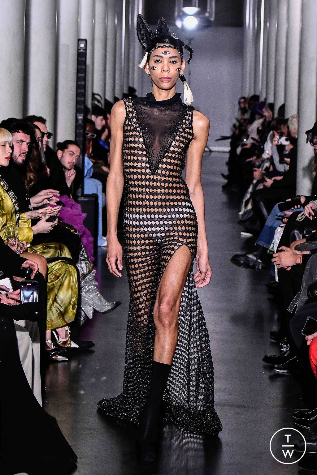 Fashion Week Paris Spring/Summer 2024 look 44 from the On Aura Tout Vu collection couture