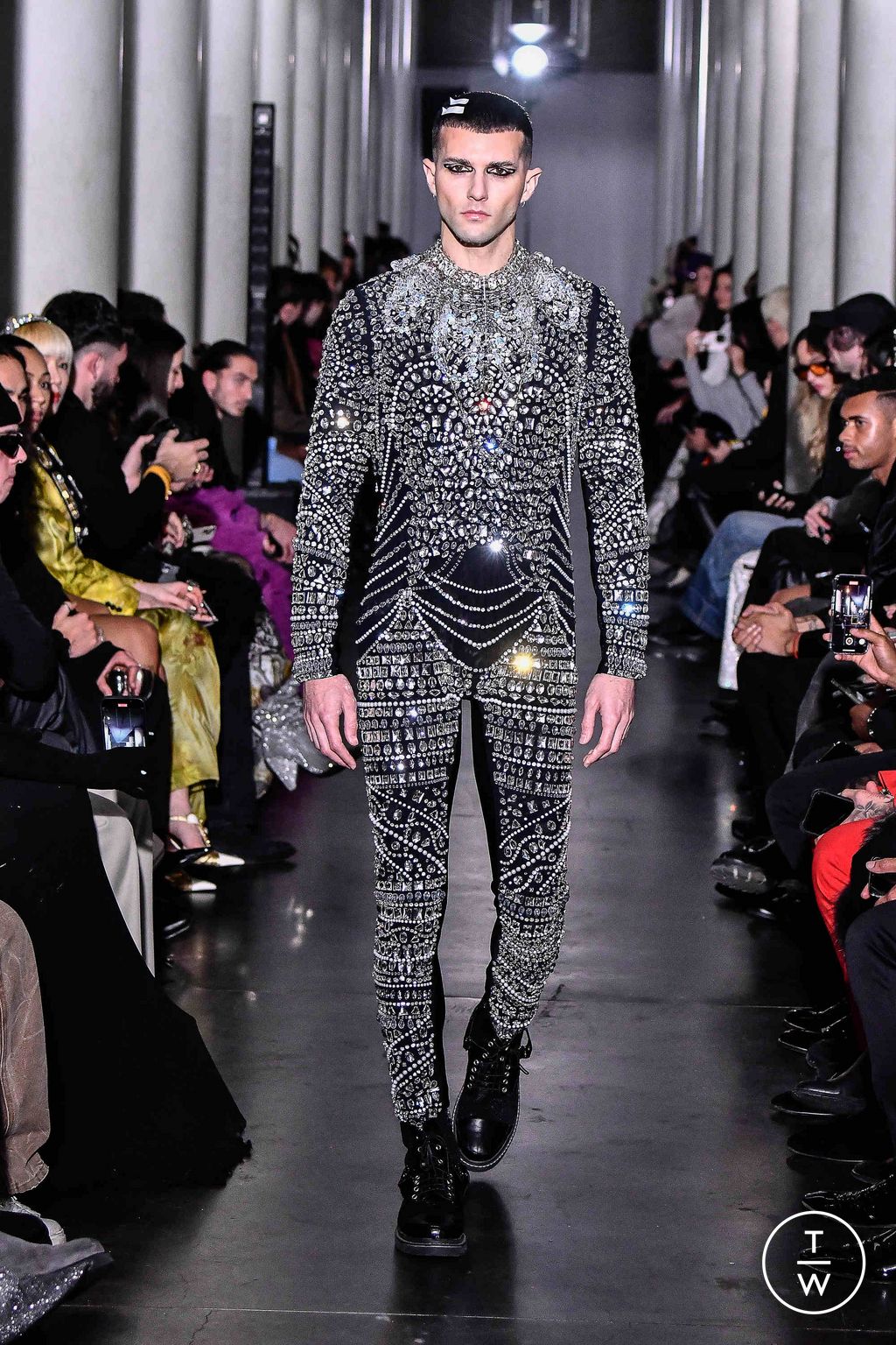 Fashion Week Paris Spring/Summer 2024 look 52 from the On Aura Tout Vu collection 高级定制