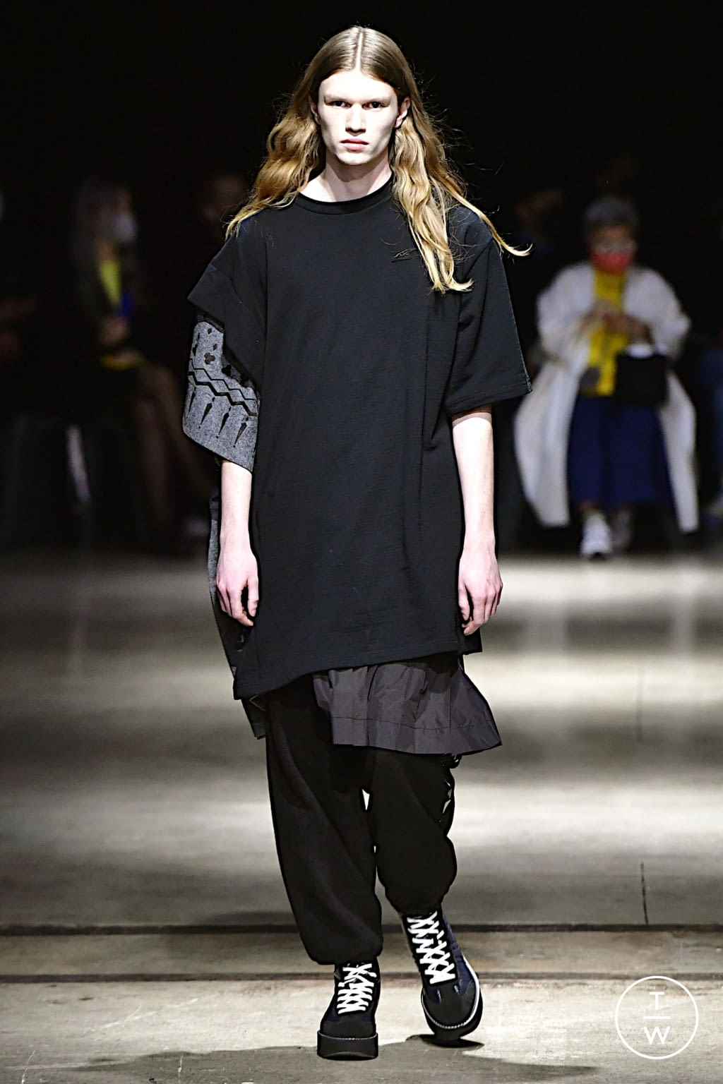 Fashion Week Milan Fall/Winter 2022 look 7 from the Onitsuka Tiger collection womenswear