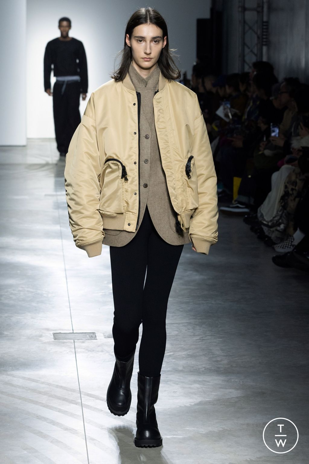 Fashion Week Milan Fall/Winter 2023 look 5 from the Onitsuka Tiger collection 女装