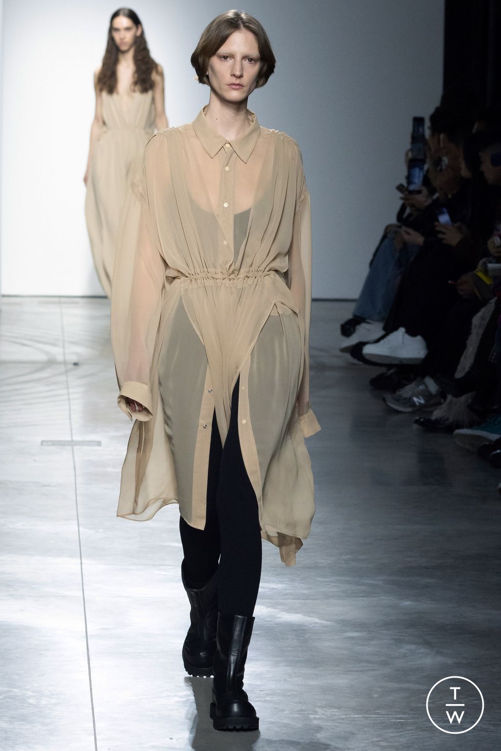 Fashion Week Milan Fall/Winter 2023 look 19 from the Onitsuka Tiger collection 女装