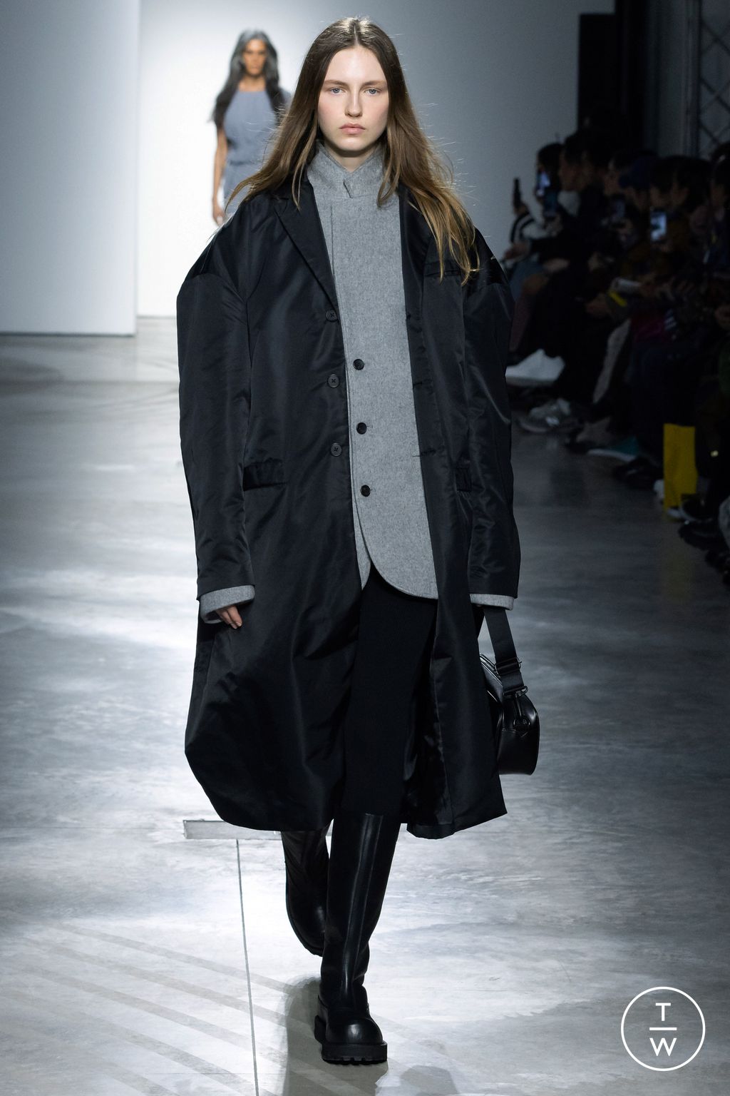 Fashion Week Milan Fall/Winter 2023 look 25 from the Onitsuka Tiger collection 女装