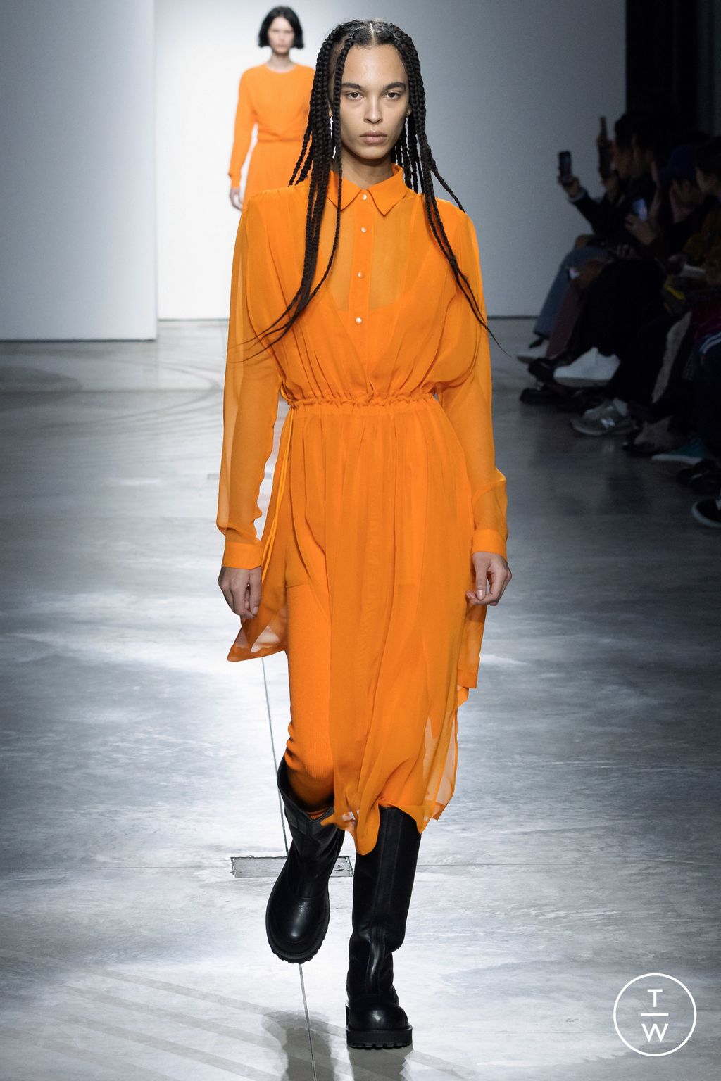 Fashion Week Milan Fall/Winter 2023 look 30 from the Onitsuka Tiger collection 女装