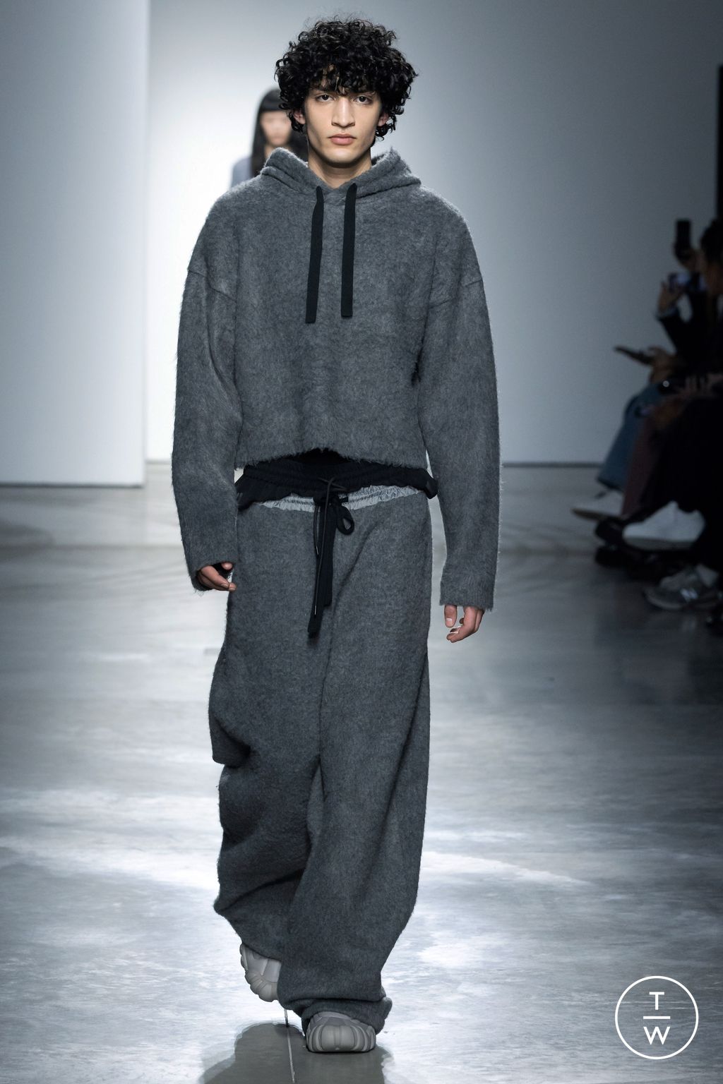 Fashion Week Milan Fall/Winter 2023 look 32 from the Onitsuka Tiger collection womenswear