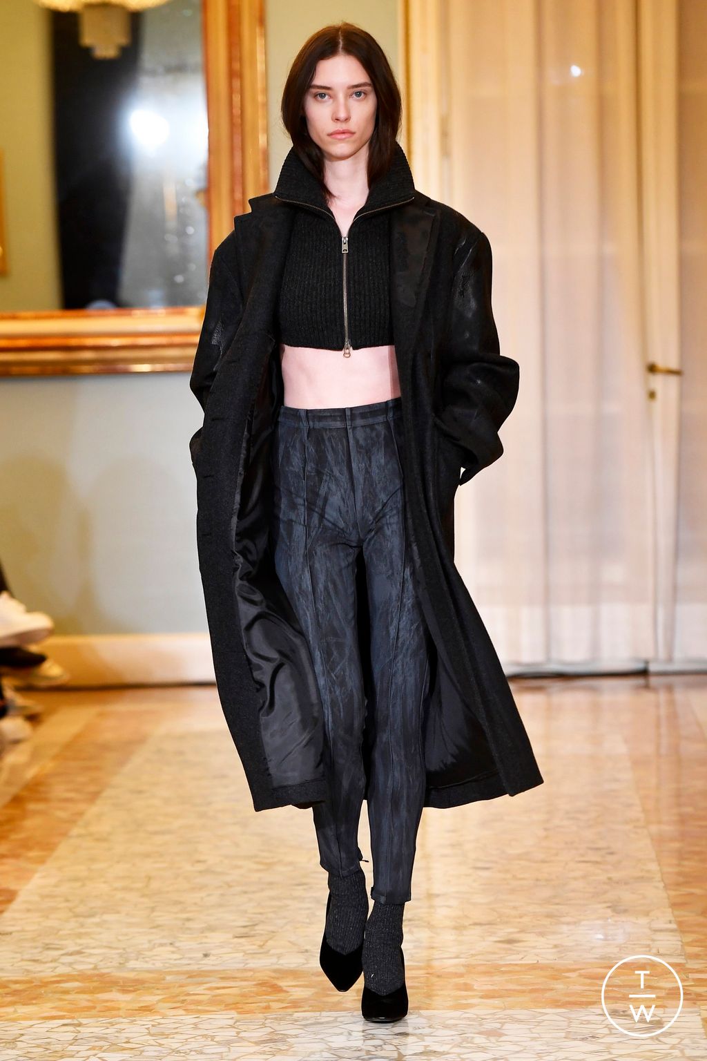 Fashion Week Milan Fall/Winter 2024 look 5 de la collection Onitsuka Tiger womenswear