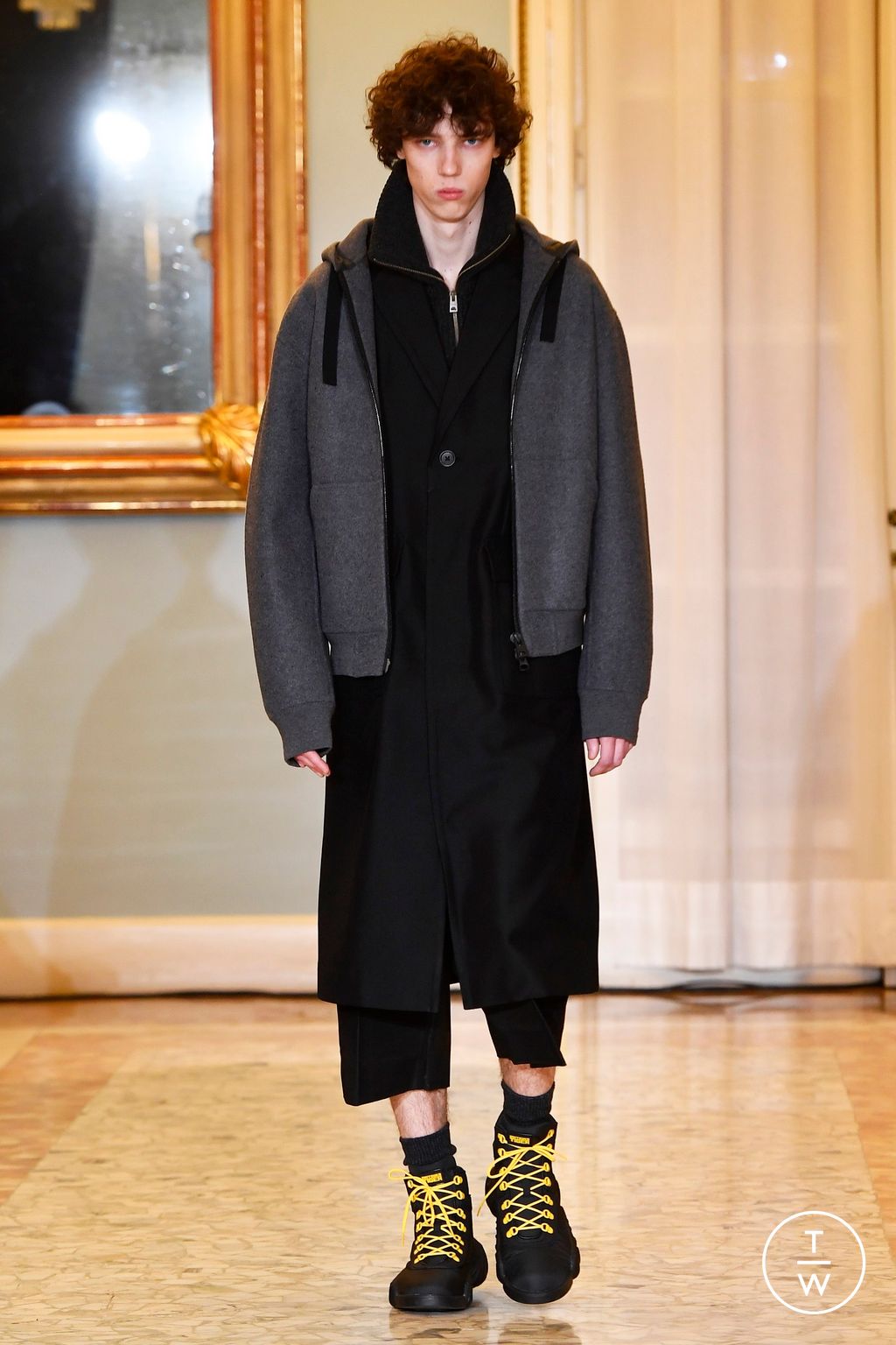 Fashion Week Milan Fall/Winter 2024 look 9 from the Onitsuka Tiger collection womenswear