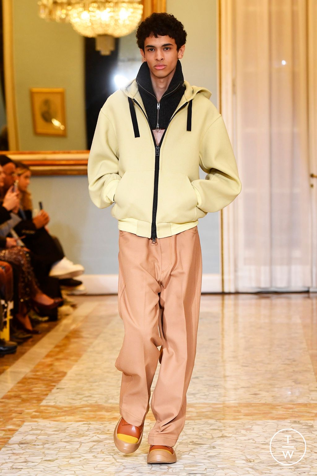 Fashion Week Milan Fall/Winter 2024 look 12 from the Onitsuka Tiger collection 女装