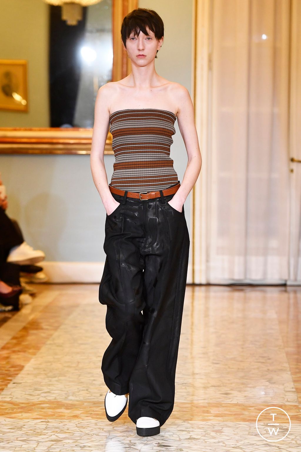 Fashion Week Milan Fall/Winter 2024 look 20 de la collection Onitsuka Tiger womenswear