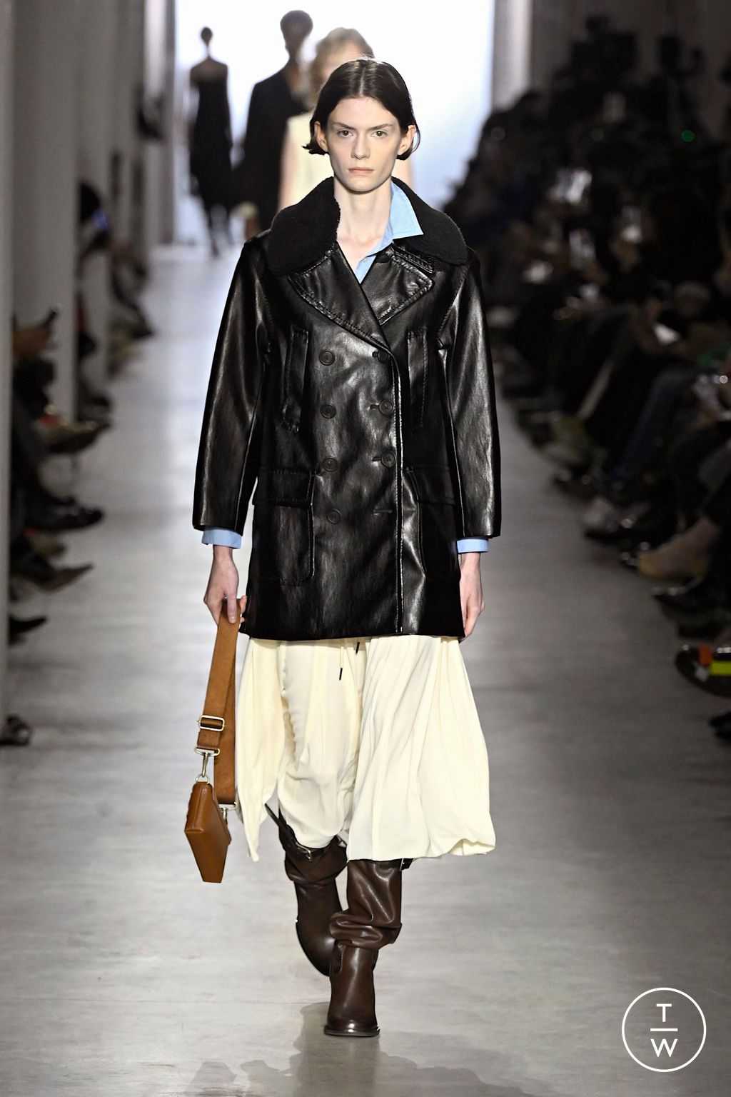 Fashion Week Milan Fall/Winter 2025 look 2 from the Onitsuka Tiger collection womenswear