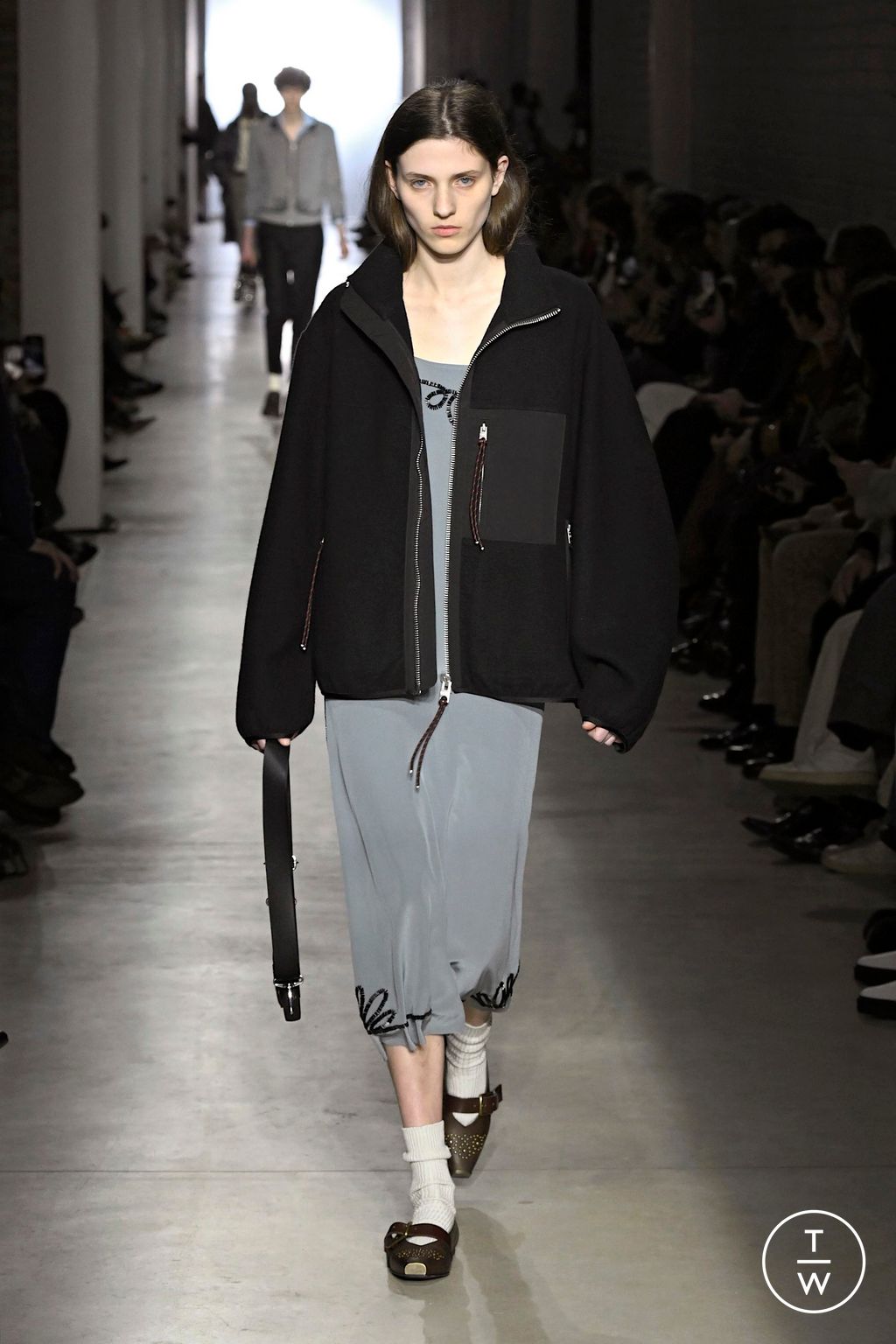 Fashion Week Milan Fall/Winter 2025 look 7 de la collection Onitsuka Tiger womenswear