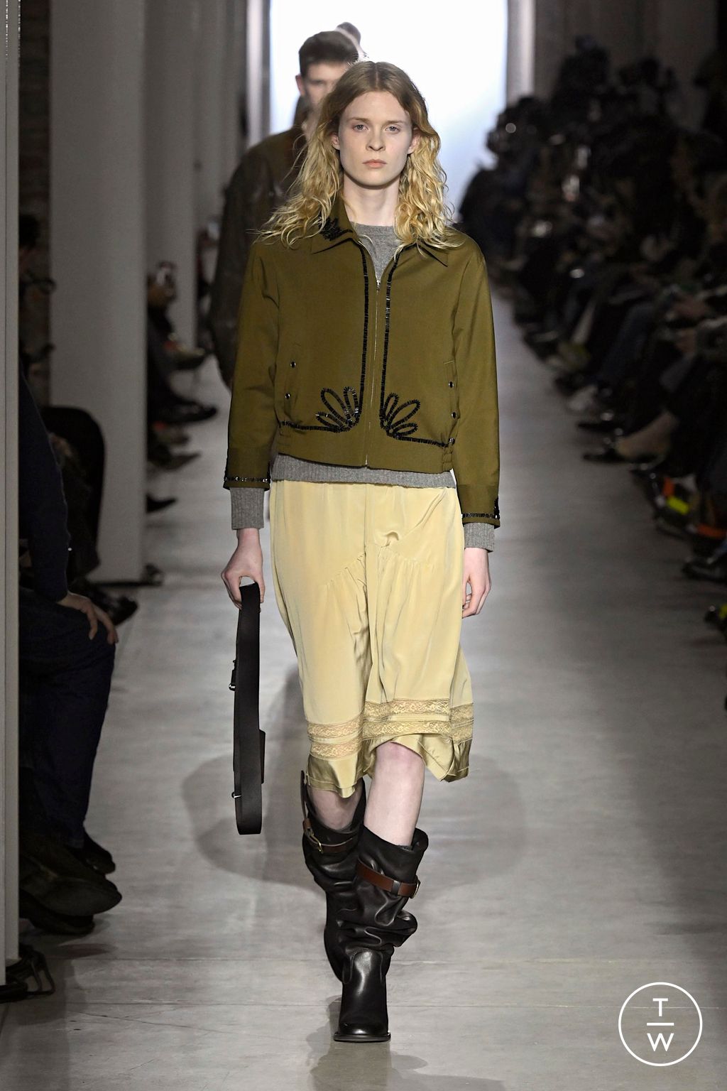 Fashion Week Milan Fall/Winter 2025 look 10 from the Onitsuka Tiger collection 女装