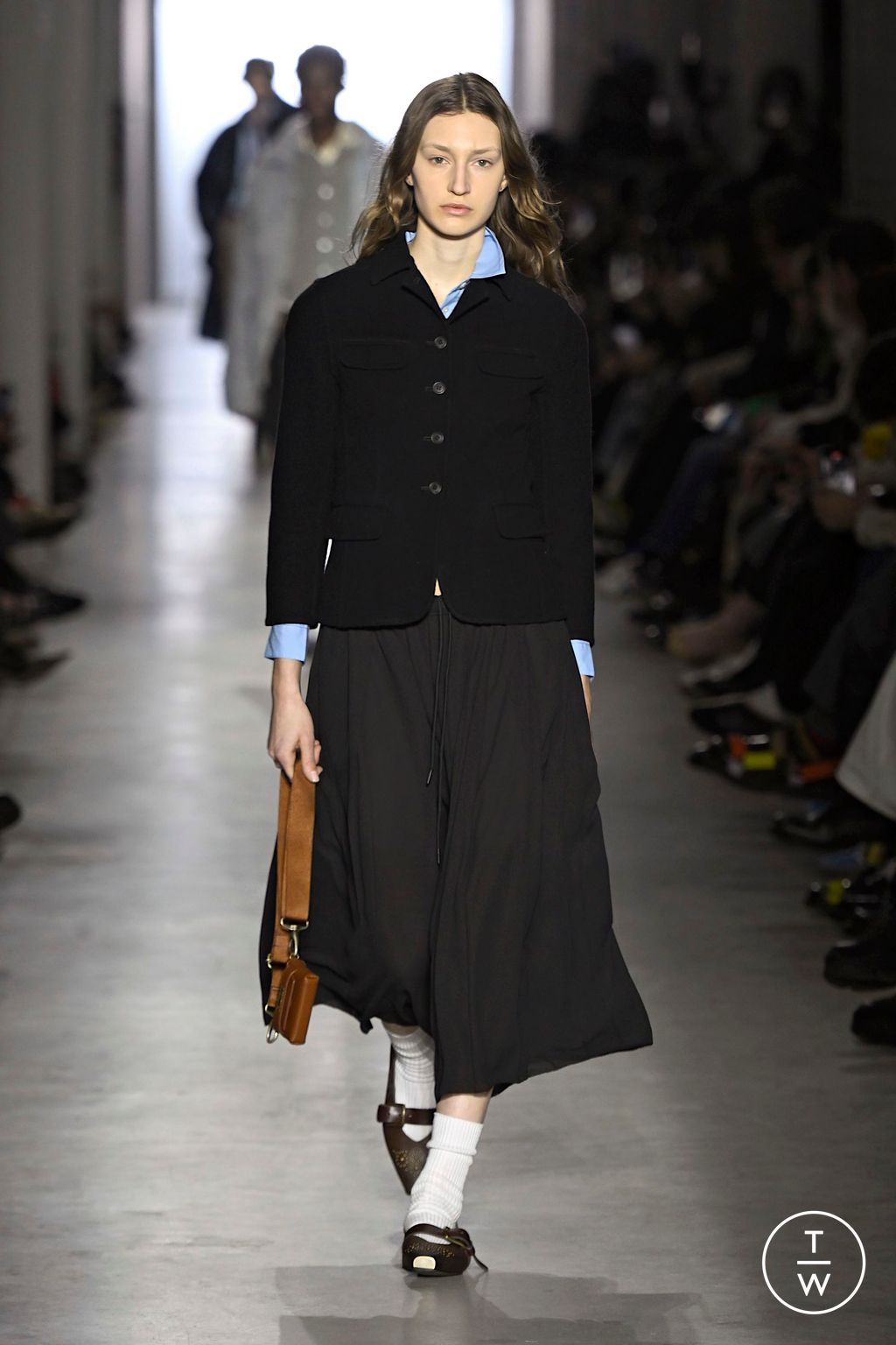 Fashion Week Milan Fall/Winter 2025 look 29 from the Onitsuka Tiger collection 女装