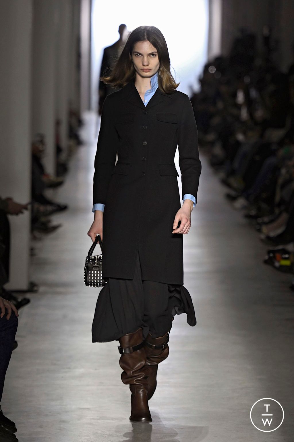 Fashion Week Milan Fall/Winter 2025 look 38 de la collection Onitsuka Tiger womenswear