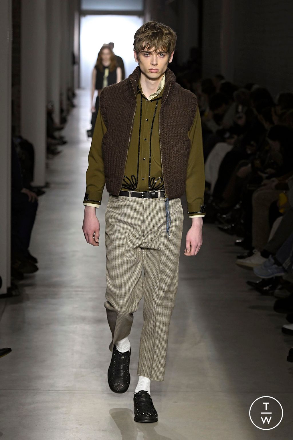 Fashion Week Milan Fall/Winter 2025 look 42 de la collection Onitsuka Tiger womenswear