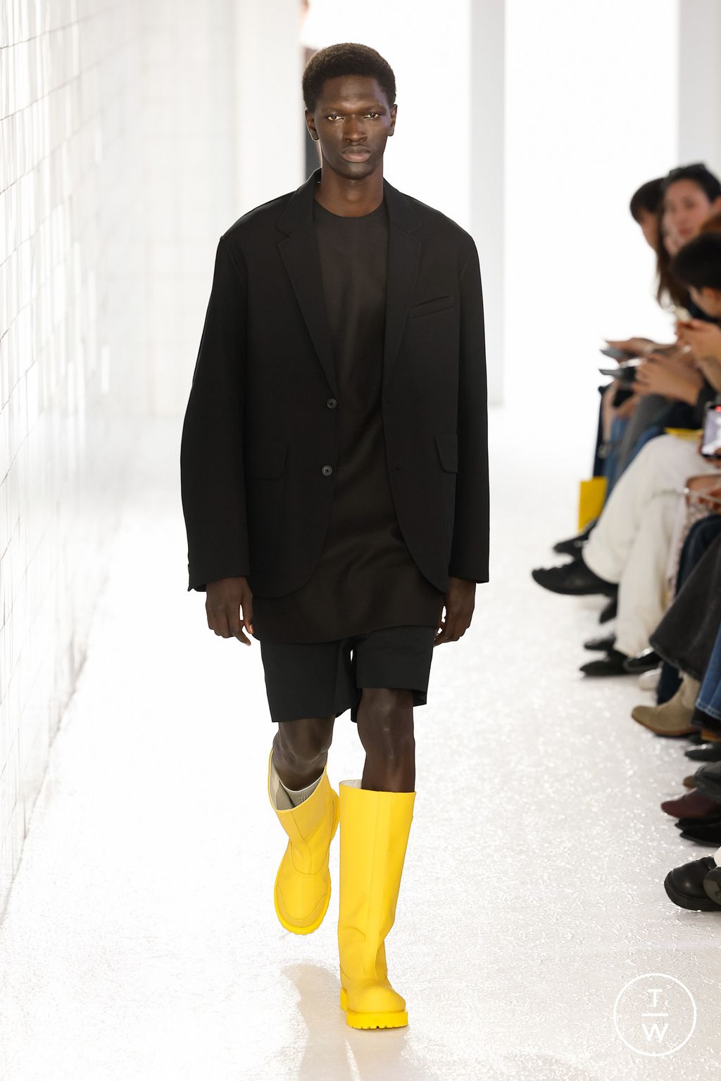 Fashion Week Milan Spring/Summer 2024 look 3 from the Onitsuka Tiger collection 女装