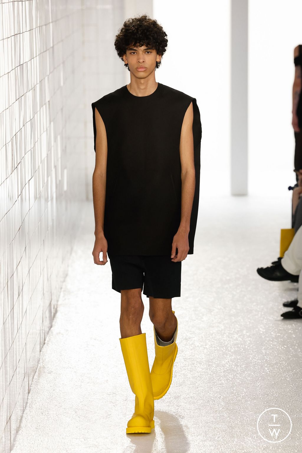 Fashion Week Milan Spring/Summer 2024 look 10 from the Onitsuka Tiger collection womenswear